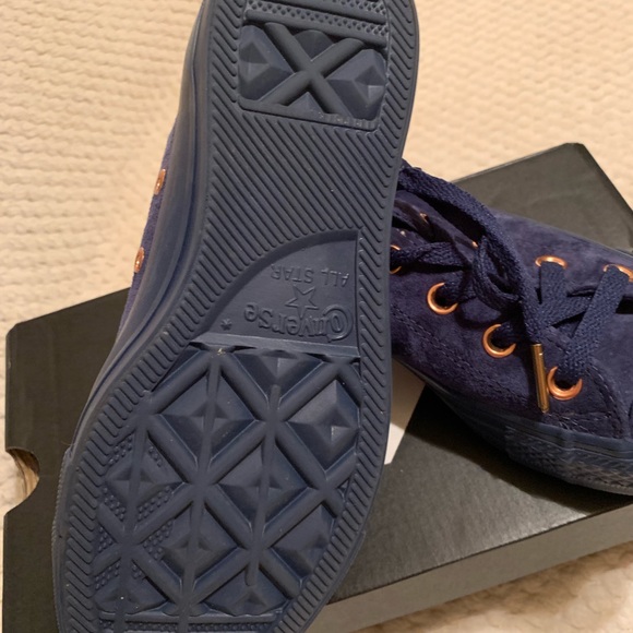 Converse - Picture 3 of 8